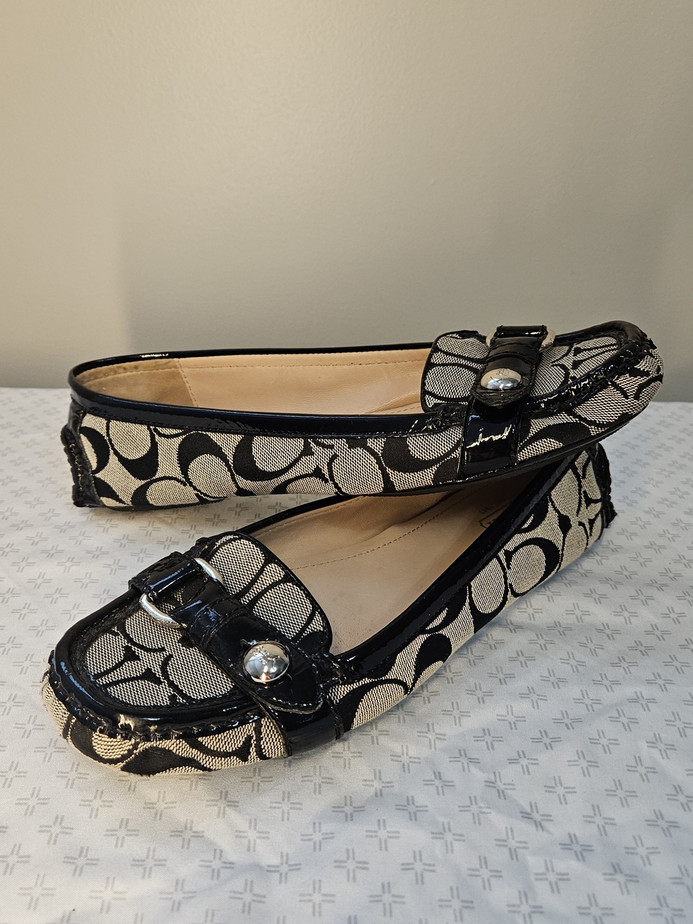 Coach Womens Black and Beige Signature Loafers Sz 8.5